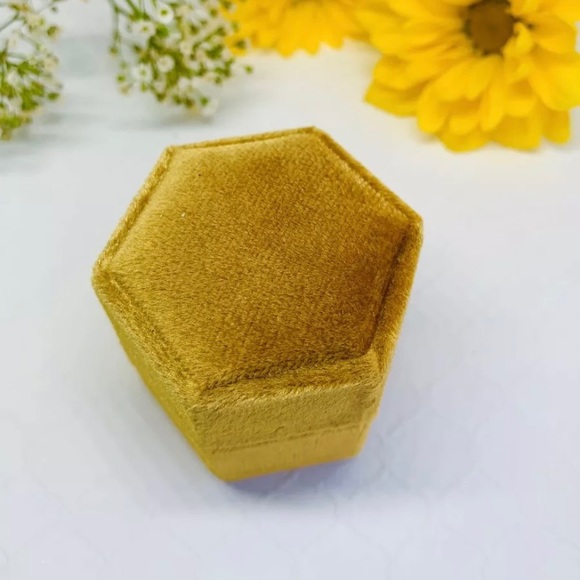 Mustard Hexagon Velvet Ring Box Double Slots - Picture 3 of 3
